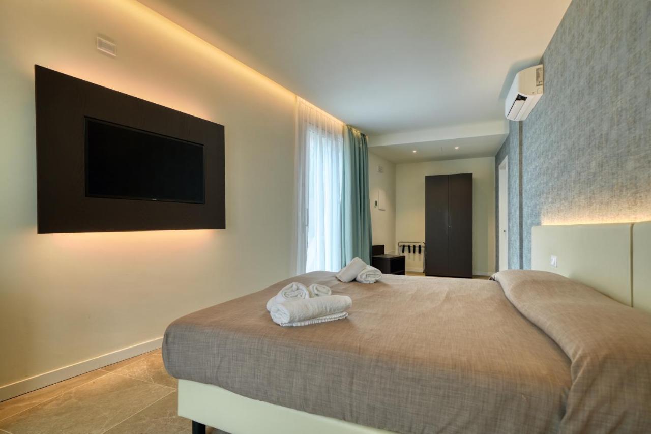Hotel Palazzo Del Garda & Spa Дезенцано-дель-Гарда Екстер'єр фото