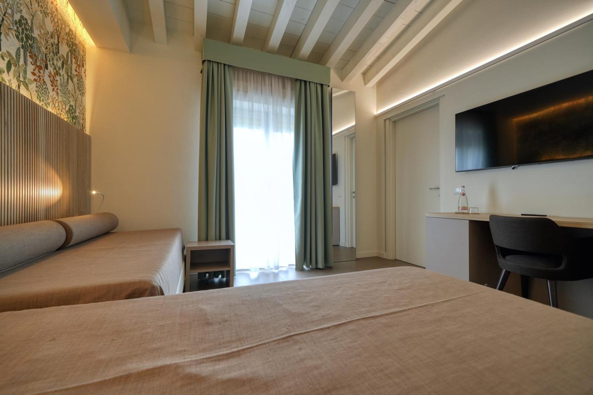 Hotel Palazzo Del Garda & Spa Дезенцано-дель-Гарда Екстер'єр фото