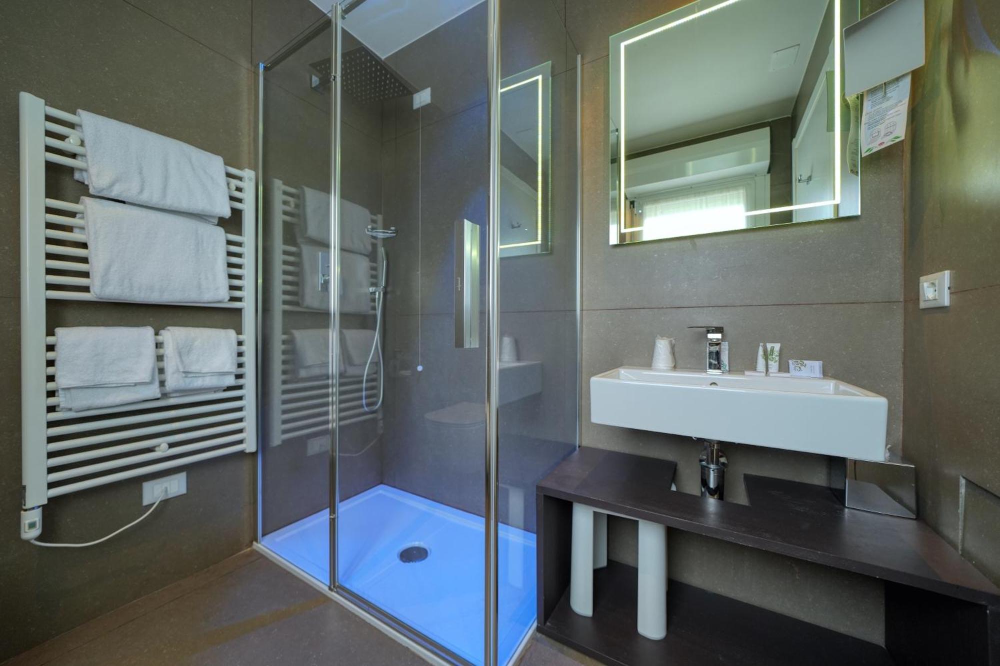 Hotel Palazzo Del Garda & Spa Дезенцано-дель-Гарда Екстер'єр фото