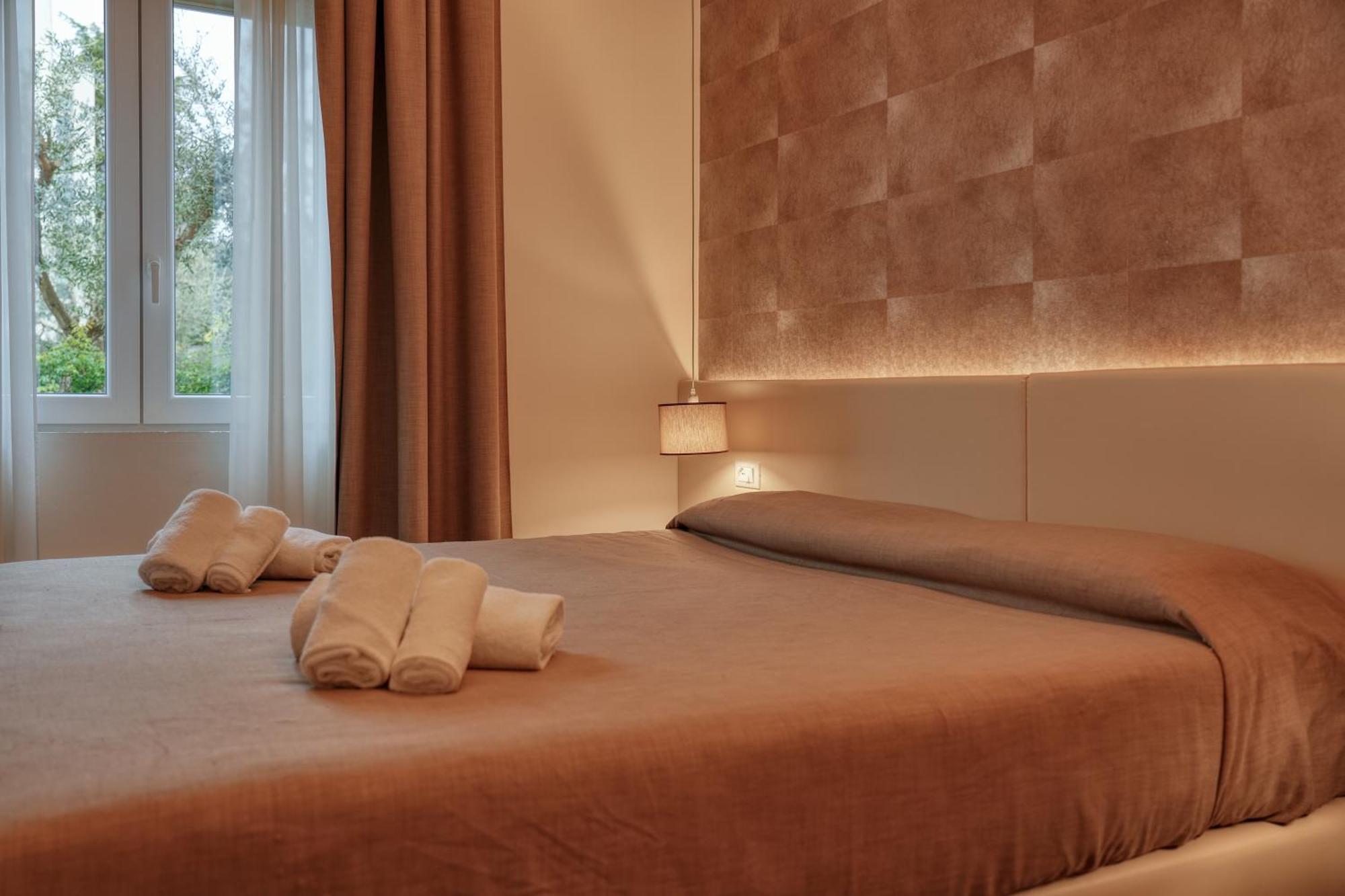 Hotel Palazzo Del Garda & Spa Дезенцано-дель-Гарда Екстер'єр фото