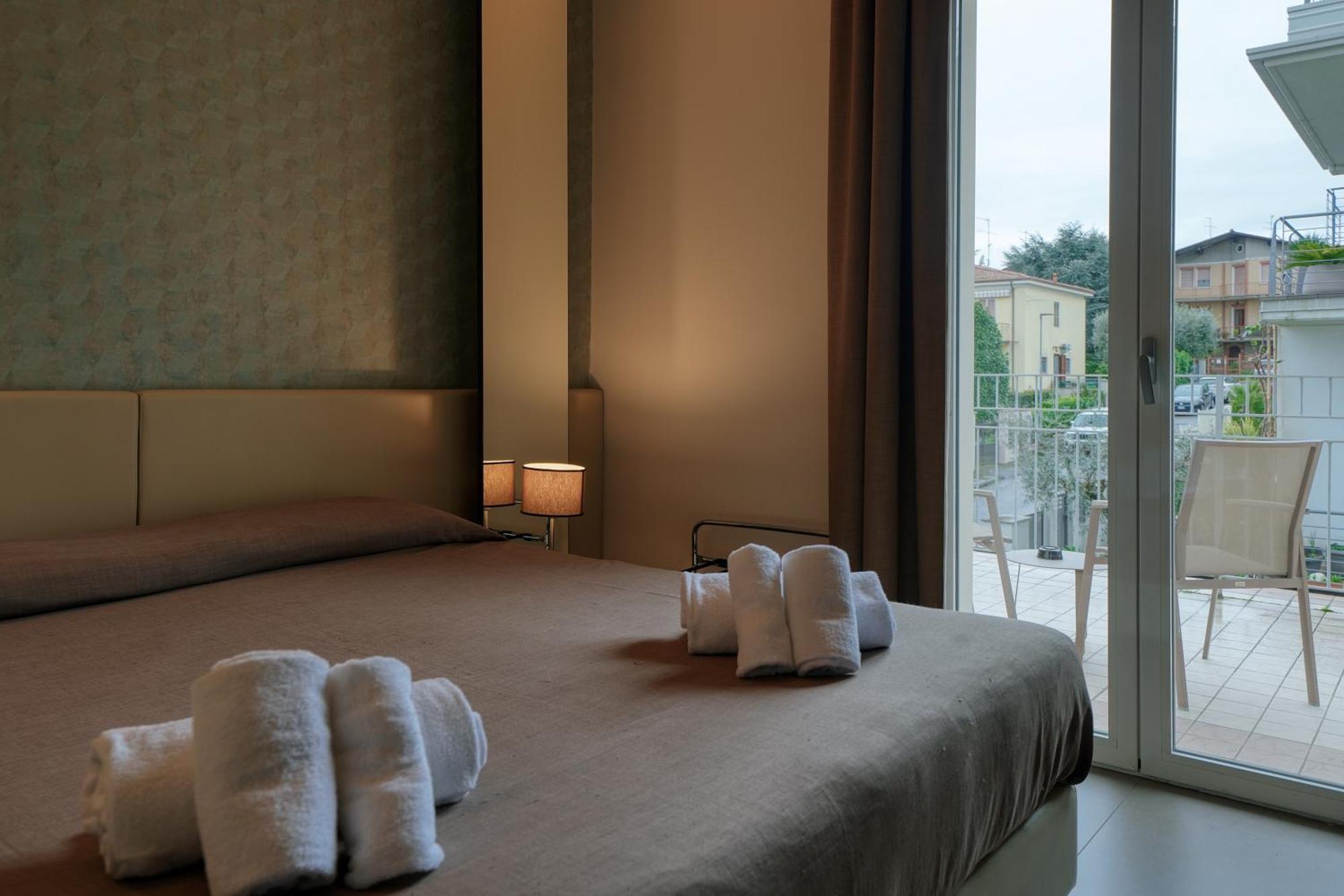 Hotel Palazzo Del Garda & Spa Дезенцано-дель-Гарда Екстер'єр фото
