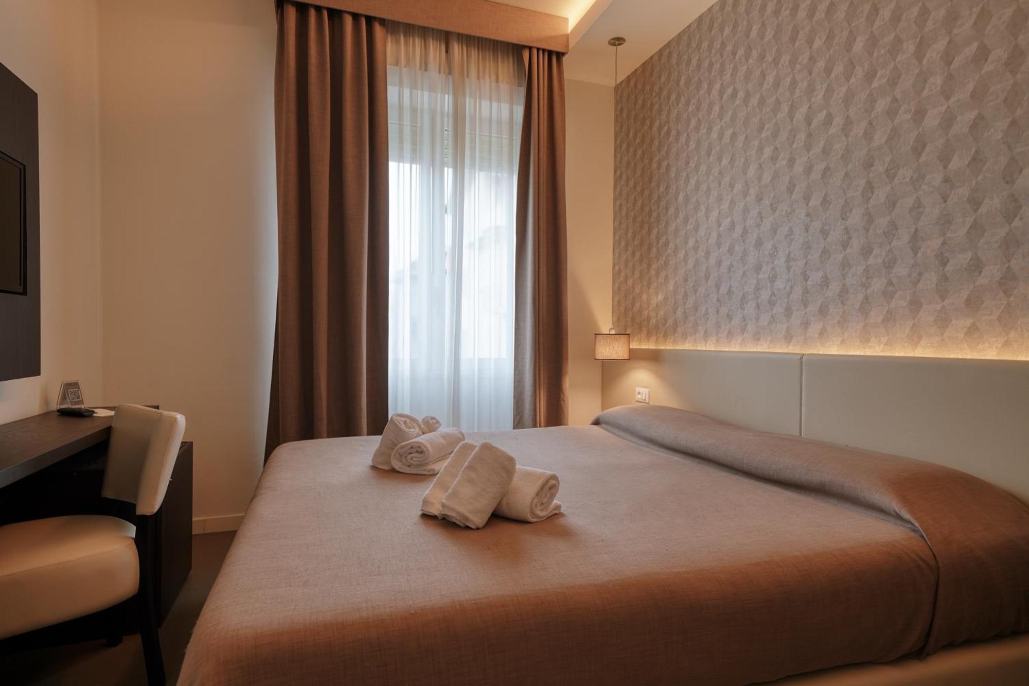 Hotel Palazzo Del Garda & Spa Дезенцано-дель-Гарда Екстер'єр фото