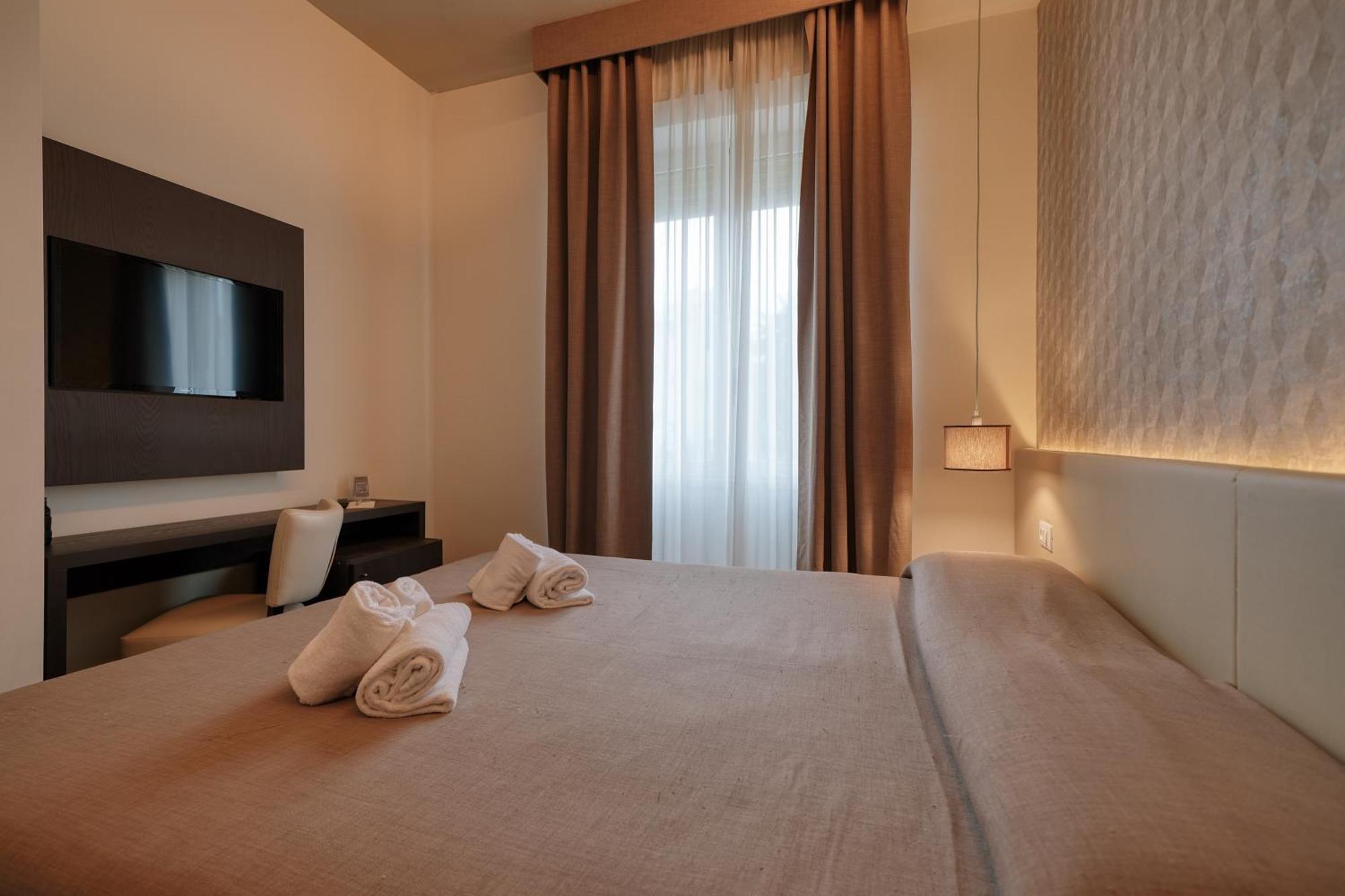 Hotel Palazzo Del Garda & Spa Дезенцано-дель-Гарда Екстер'єр фото