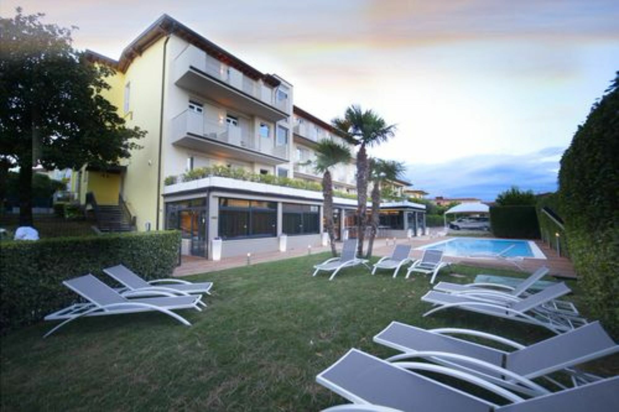 Hotel Palazzo Del Garda & Spa Дезенцано-дель-Гарда Екстер'єр фото