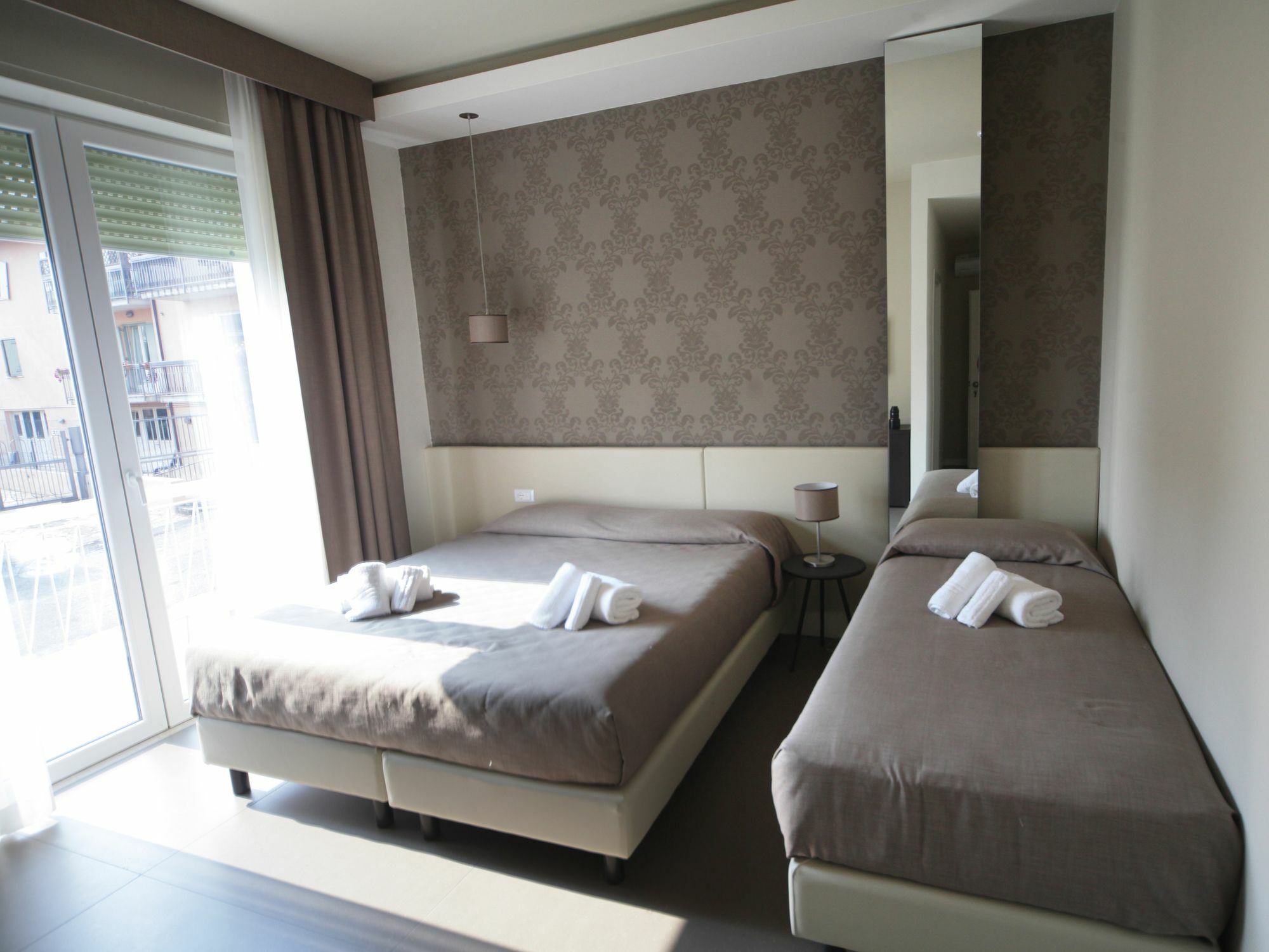 Hotel Palazzo Del Garda & Spa Дезенцано-дель-Гарда Екстер'єр фото